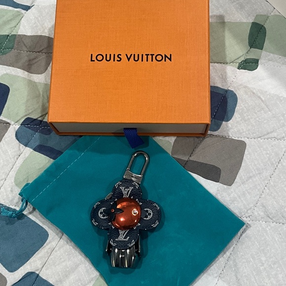 LOUIS VUITTON CHARM Bag charm vivienne kenkenjp Pop-up Exclusive - Picture 8 of 8